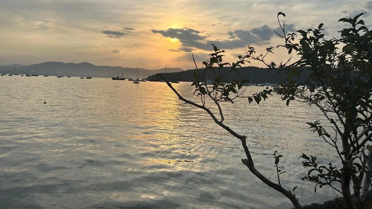 Bombas/ Bombinhas, A 50M Do Mar, Apartamento 2 Quartos, Com Churrasqueira Na Sacada, Ar E Wi-Fi Bombinhas